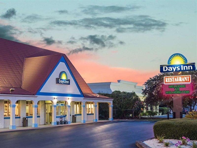 Days Inn By Wyndham Wilmington / University Exterior photo