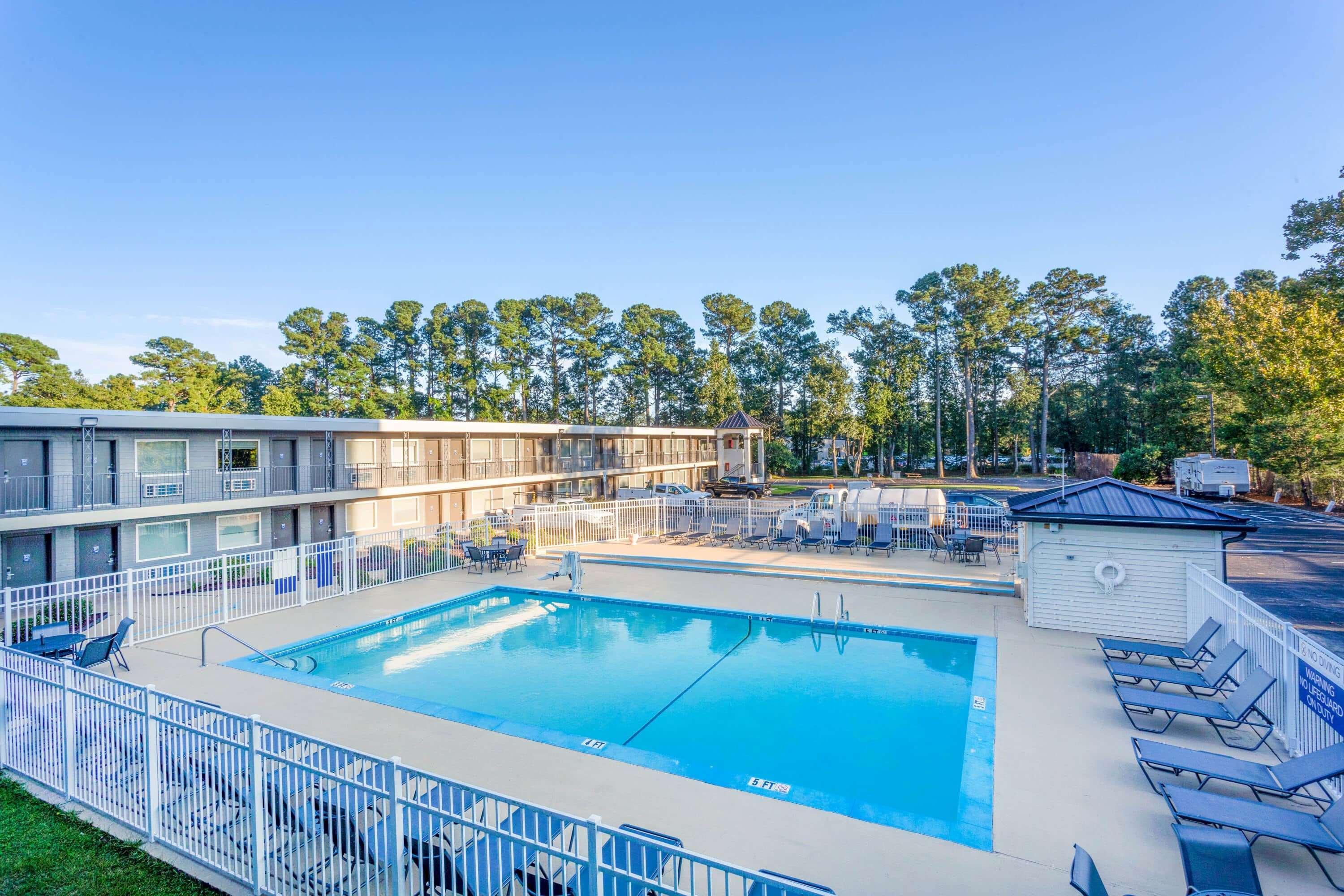 Days Inn By Wyndham Wilmington / University Exterior photo