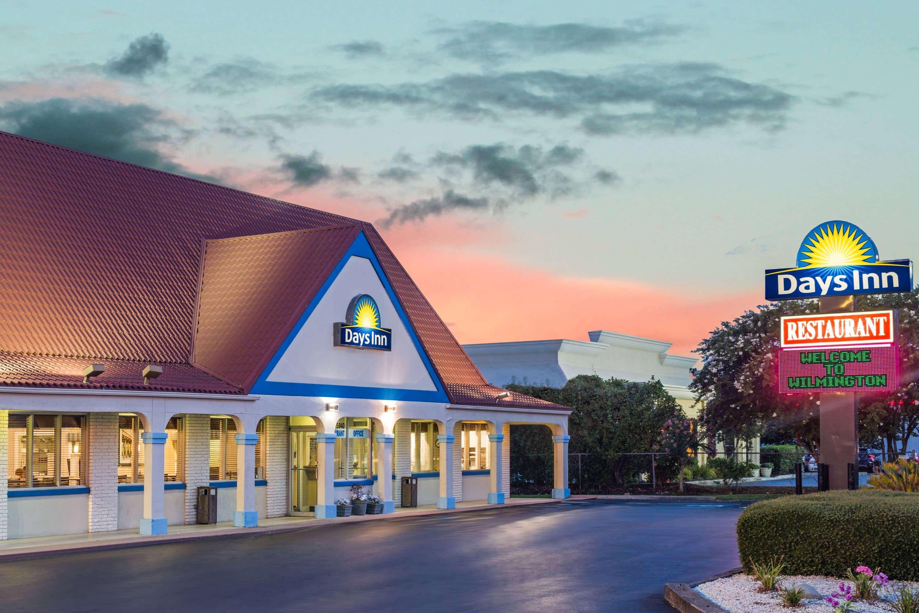 Days Inn By Wyndham Wilmington / University Exterior photo